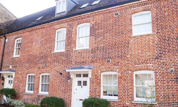 Blythburgh Casa | Townhouse with shared Indoor swimming pool & gym
