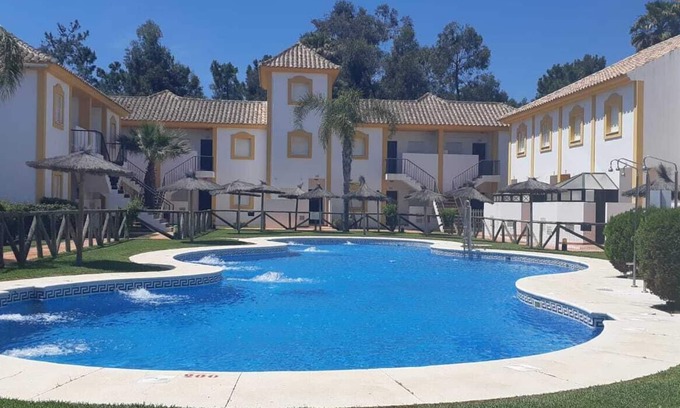 Islantilla Casa | Adosado con terraza y piscina a 15 min de la playa.