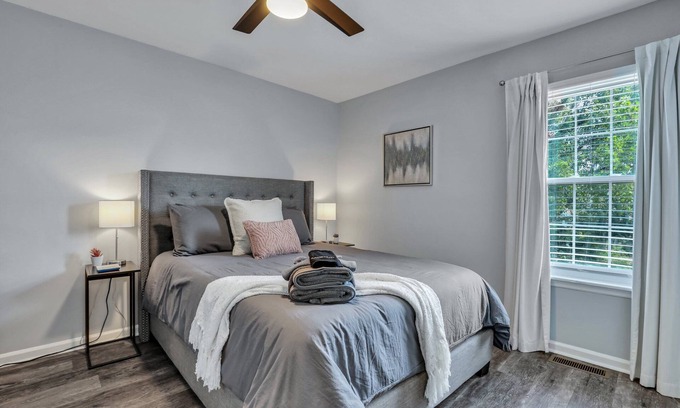 North Charleston Casa | Townhouse with Easy Downtown & Beach Access