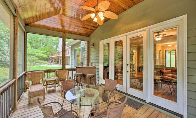 Townville Casa | Townville Lakefront Cottage with Private Dock!