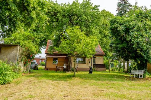 Lubstorf Apartamento | Träumen unter Bäumen - Omas lütte Obstbutze am See