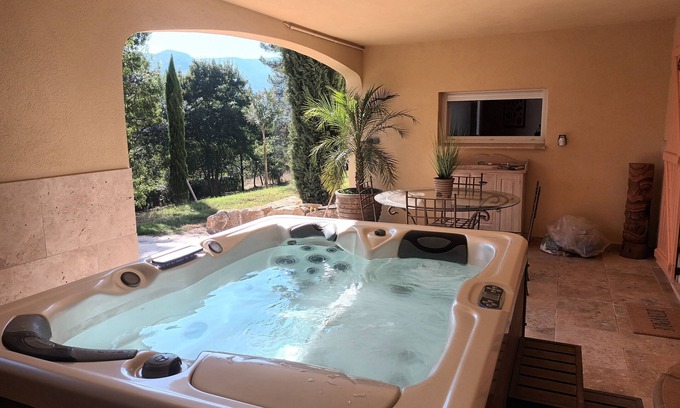 Brignoles Apartamento | Très Beau Meublé Vacance, Clim Jacuzzi, Jardin,tout Confort !