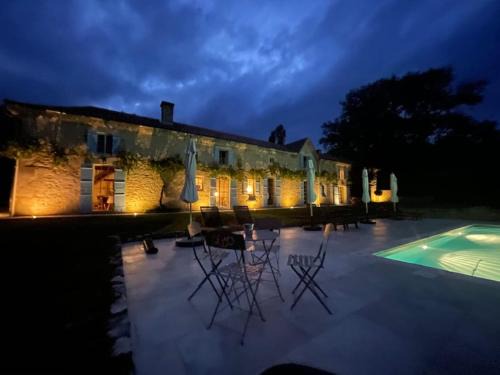 Saint-Jean-de-Cole Casa | Très jolie propriété avec vue et piscine chauffée
