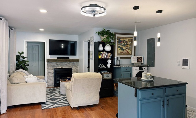 Clifton Park Otro | Trackside Guesthouse w/ Pool