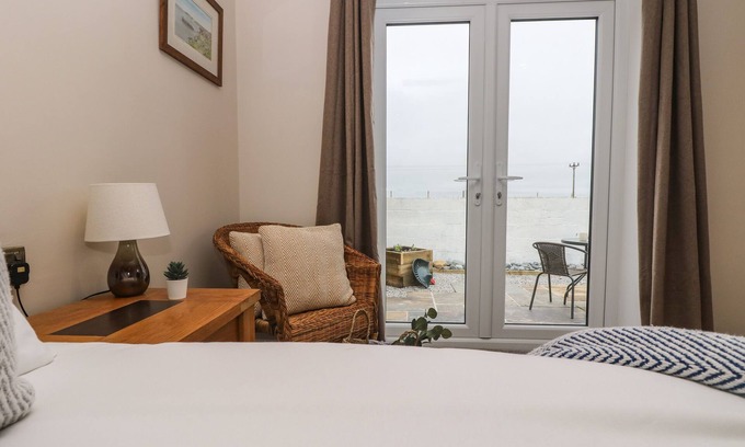 Penryn Cabaña | TRACTOR SHED, romantic, country holiday cottage in Mabe