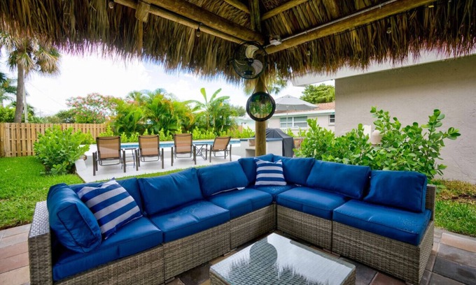 North Palm Beach Apartamento | Tradewind Estate: Entertainment Loft & Heated Saltwater Pool!