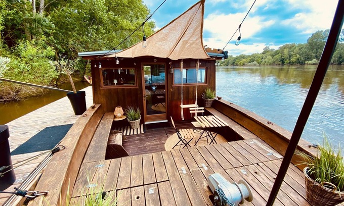 Saint-Jean-de-la-Croix Casa | Traditional Loire boat, near Angers