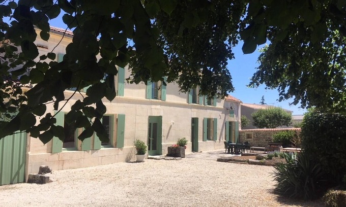 Saint-Sulpice-de-Cognac Casa | Casa tradicional Charentaise con piscina climatizada segura para niños.