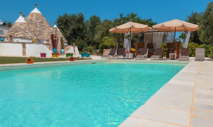 San Vito dei Normanni Villa | Casa redonda tradicional con Wi-Fi, aire acondicionado, piscina y jardín