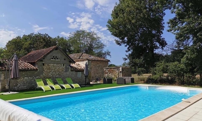 Douzains Cabaña | Traditional 2 Bedroom Stone Cottage, Wifi & Pool in SW France