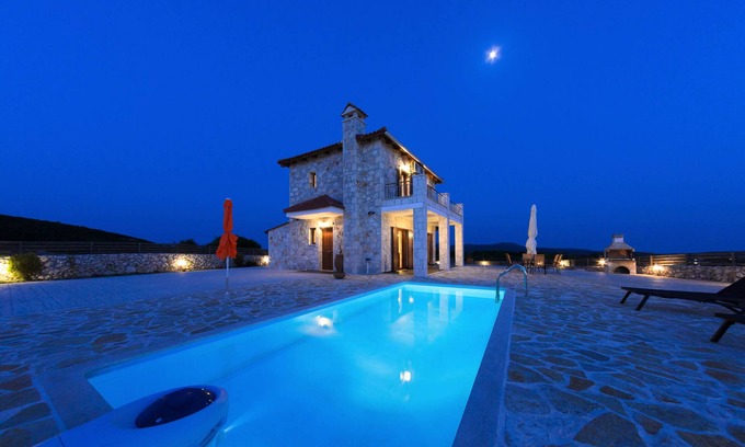 Elation Villa | Ver impresionante Villa con piscina privada y jardín