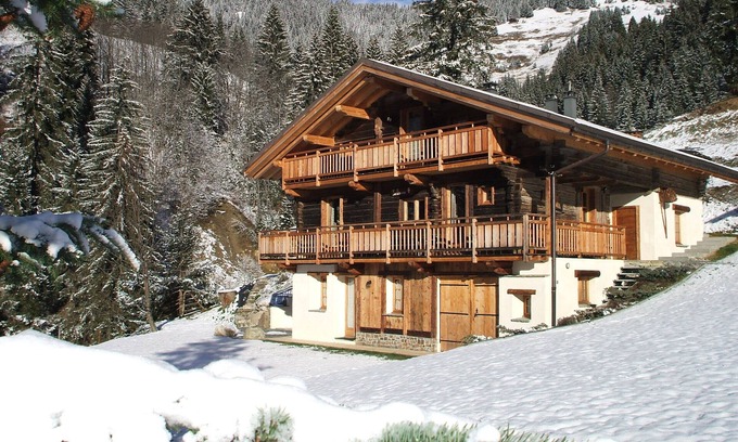 Hauteluce Chalet De Esquí | Tradicional chalet confort de 4 estrellas para 10 personas con SPA