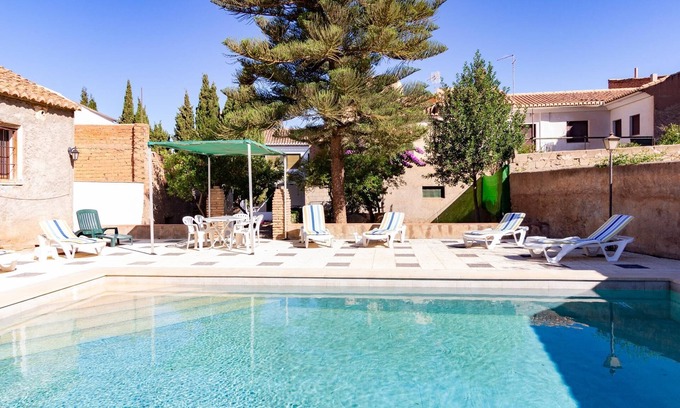 Melegis Cabaña | Casa con piscina, wifi y jardín