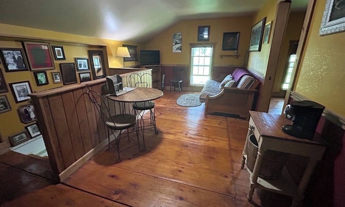 Farmersville Station Cama Y Desayuno | Traditional bed & breakfast - Hunter Hill Farm - One Bedroom Private Bathroom
