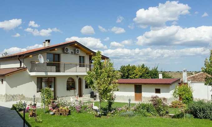 Kalimantsi Casa | Traditional Bulgarian House + Pool, Sauna and Garden