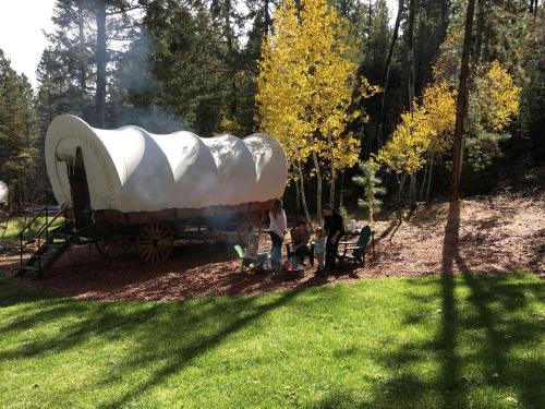 Alton Casa | Traditional Conestoga Wagon Perfect for a Family Getaway near Zion National Park, Utah