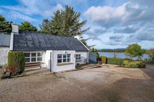 Donegal Casa | Traditional Cottage with Private Hot Tub in the Heart of Donegal