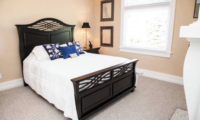 Forest Hills Apartamento | Traditional decor, 2nd fl, near Oakland,DT,Monroeville,convenient to US OPEN