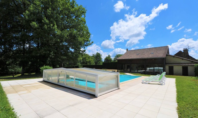 Pays-de-Belves Casa | Traditional dordogne stone house with private pool set in immaculate coutryside.