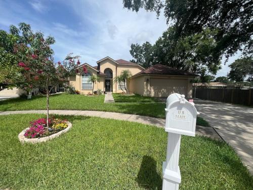 Town 'n' Country Casa | Traditional Home in Tampa
