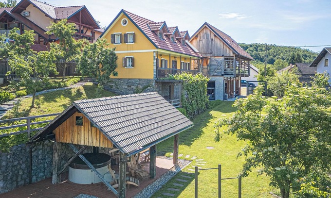 Semic Casa | Traditional House Kal With Whirlpool, Semič, Slovenia