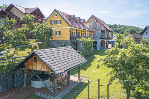 Semic Apartamento | Traditional House Kal With Whirlpool - Happy Rentals