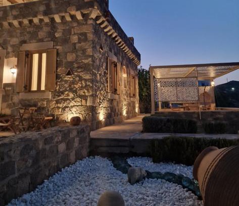 Skala Casa | Traditional House Meloi