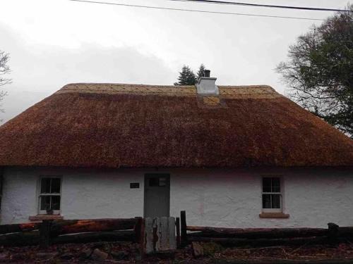 Enniskillen Casa | Traditional Irish Thatched Cottage