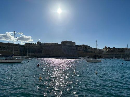Kalkara Apartamento | Traditional Maltese Sea View Apartment