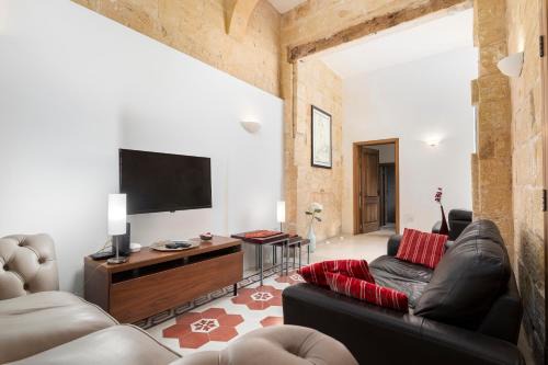 Cospicua Casa | Traditional & Modern Maltese Townhouse - Rooftop Terrace and Sea Views, close to Birgu Waterfront