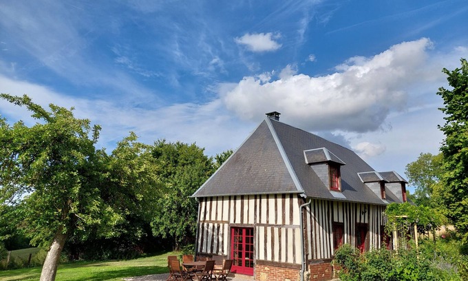 Roiville Cabaña | Traditional Normandy cottage in a peaceful rural setting