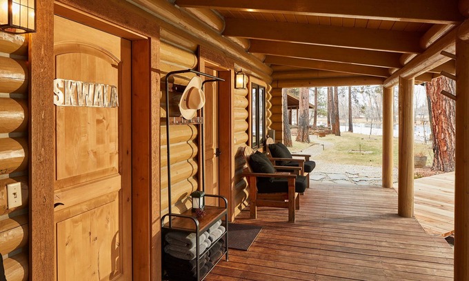 Grantsdale Cabina | Traditional Skwala Cabin Room on The Bitterroot River