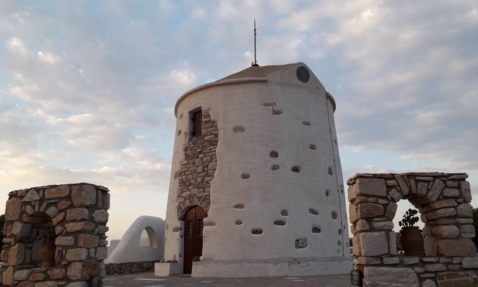 Lefkes Casa | Molino de viento tradicional construido en piedra