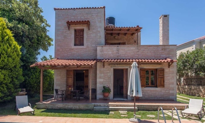 Prines Villa | Traditional Stone Villa Near Beach -free WI FI