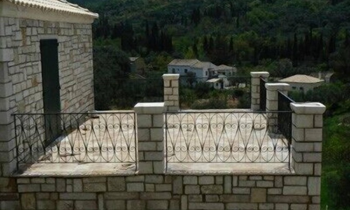 Loutses Villa | Chalets tradicionales de piedra en 'Loutses' con vistas panorámicas niza