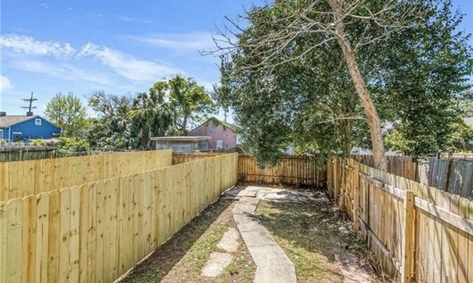 Faubourg Livaudais Casa | Traditional styled shotgun house
