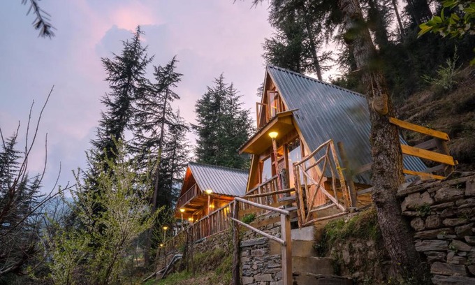 Banjar Apartamento | Tragopan Chalet's - Cedar Cottage with attic & balcony