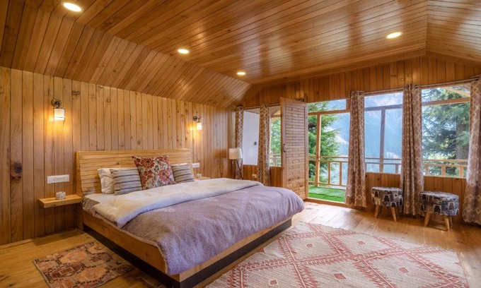 Banjar Cabina | Tragopan Chalet’s- Oak Luxury Cabin with balcony