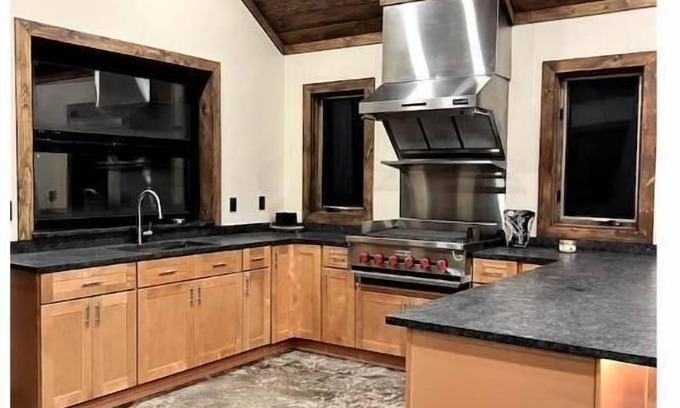 Stark Cabina | Trail Access from Percy Peaks Cabin