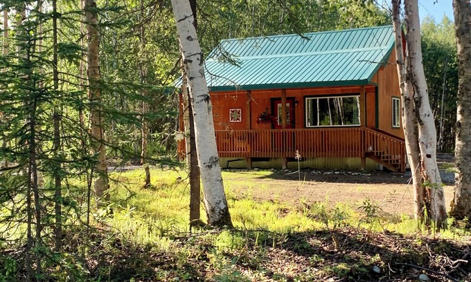 Susitna North Casa | Trail House, Denali Brewing, Netflix, Concert, Fire Pit, Family, Race, festival
