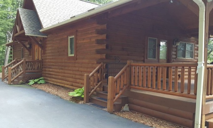 Waynesville Cabina | Trail Ridge View, hermosa casa de madera con calefacción central / aire acondicionado, televisión por cable de alta definición, WiFi, jacuzzi, chimenea de gas