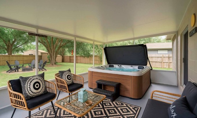 Sanford Casa | August Escape! Soak in the hot tub & ride bikes to the Sanford Riverwalk!