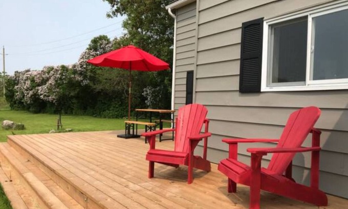 Belleville Casa | Trails End by the Bay of Quinte & Tracks