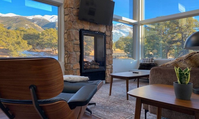Zapata Cabina | Trails End Getaway · Modern Cabin w/ Hot Tub near Sand Dunes Nat'l Park