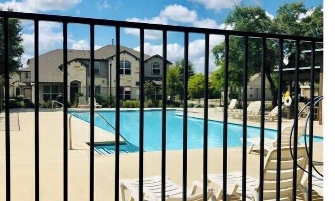 McNeil Casa | Trails Pool Office, Walk to Sushi &Thai, Parmer Ln