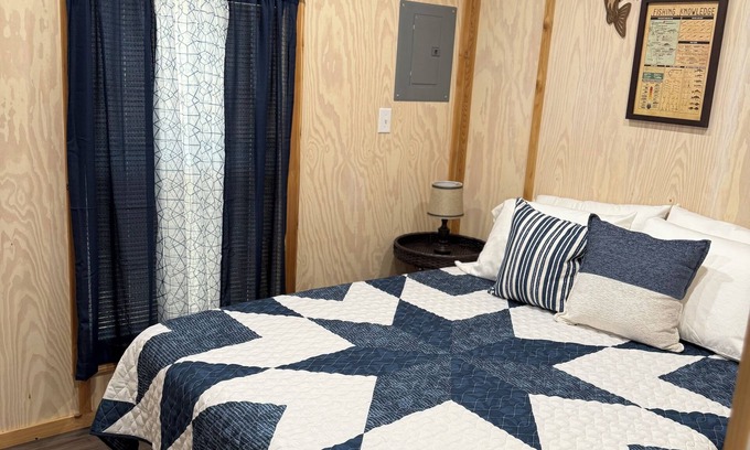 South Toledo Bend Cabina | Trails, Tails, & Scales - This listing has two Cabins Rental