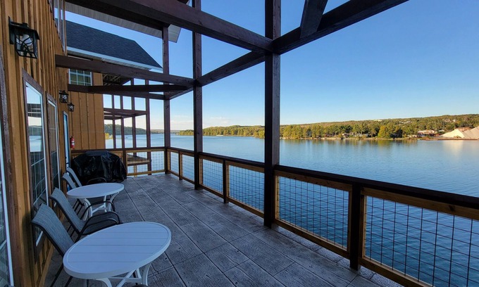 Houghton Cabina | Trailside Fun River Cabin 21B