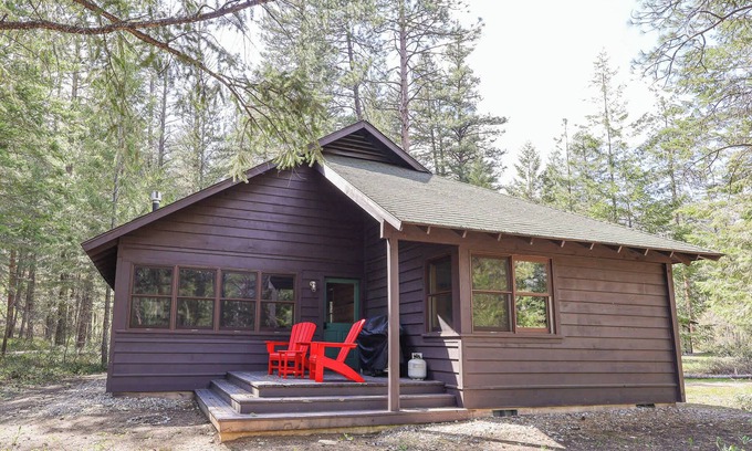 Mazama Cabina | Trailside Retreat 2 bedroom cabin at Wilson Ranch