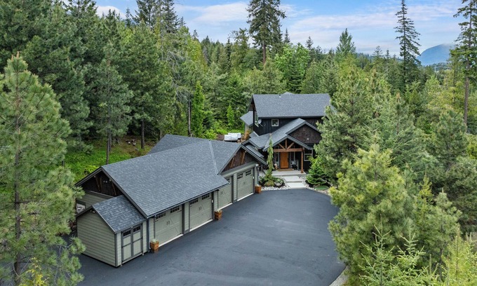 Cle Elum Casa | Trailside Retreat - Hot Tub, Scenic Views, Secluded
