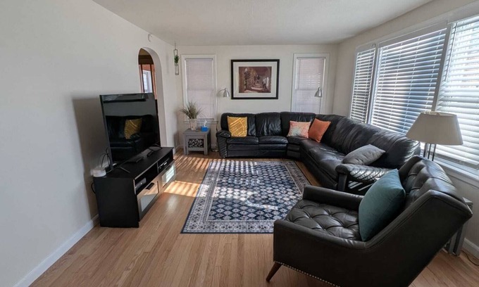 Raytown Casa | Trailview: Walk to Stadium, Rock Island , Dogs OK